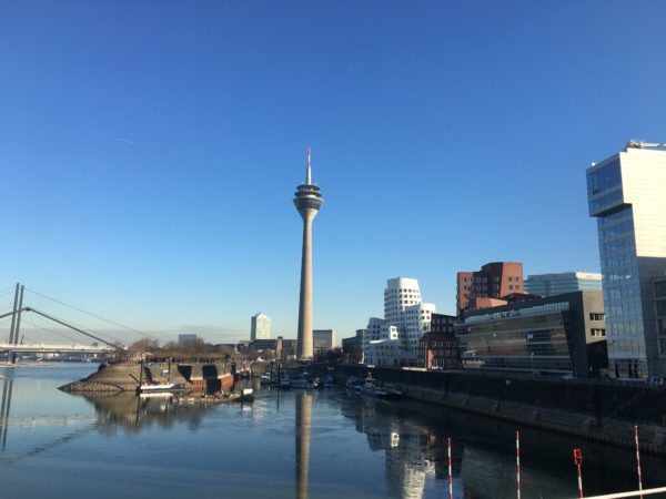 Der Medienhafen in Düsseldorf besticht durch seine eindrucksvolle Architektur